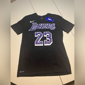 Los Angeles Lakers LeBron James 23 NWT medium NBA tee shirt basketball purple